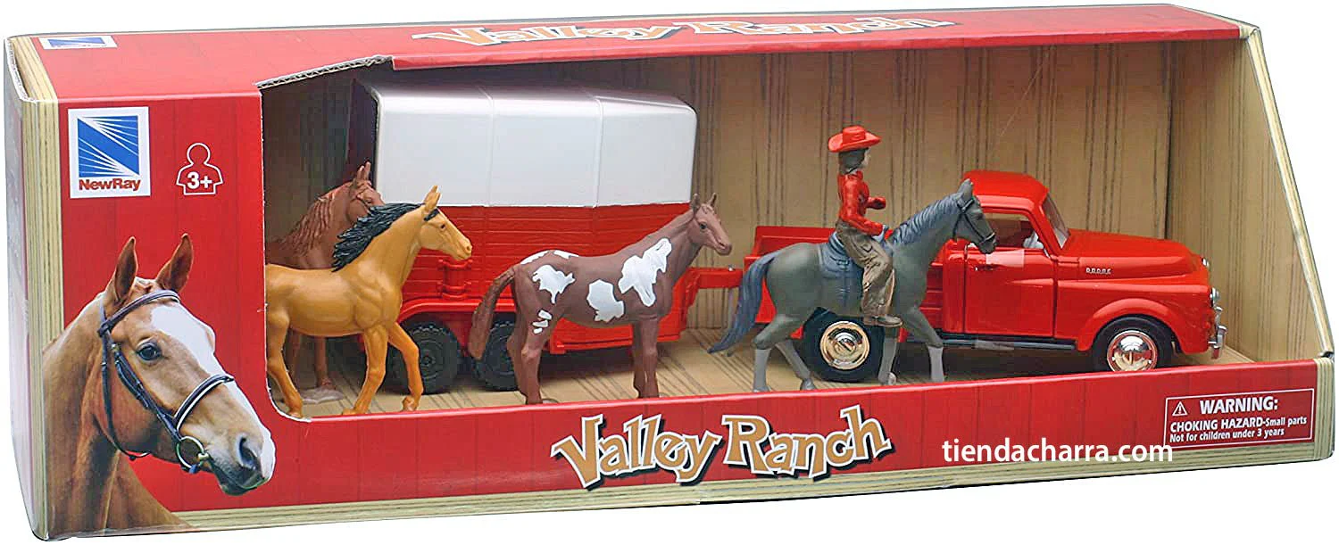 Camioneta antiguas con remolque de caballos